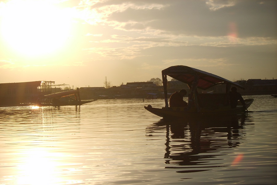 Enchanting Srinagar Houseboat Tour
